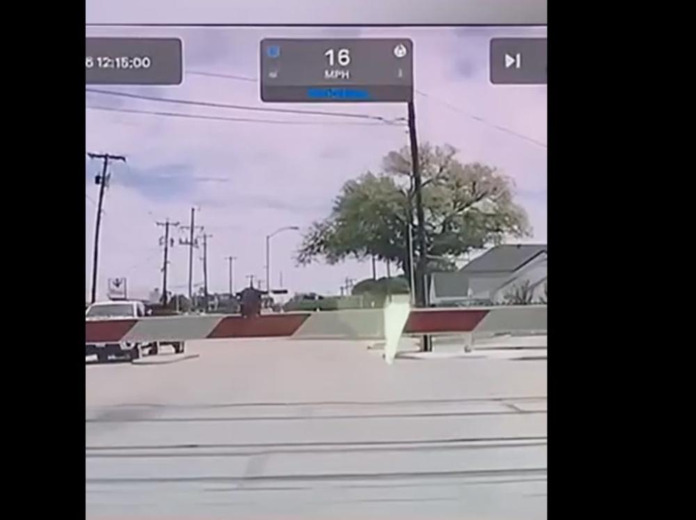 NHTSA safety investigation into Tesla Full Self-Driving violations